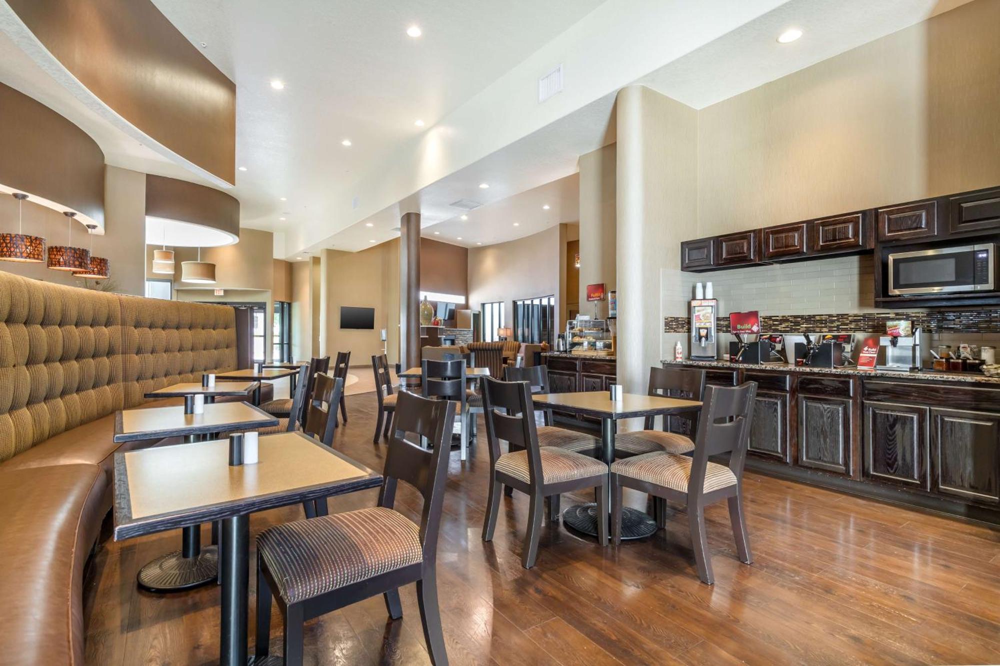 Hotel Best Western Plus Lackland And Suites.